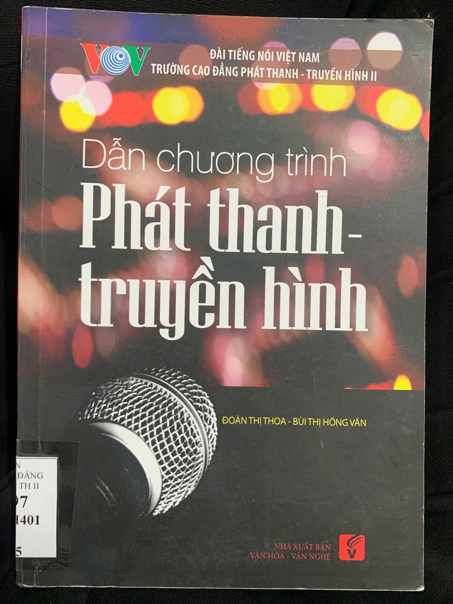 Dẫn chương trình phát thanh truyền hình